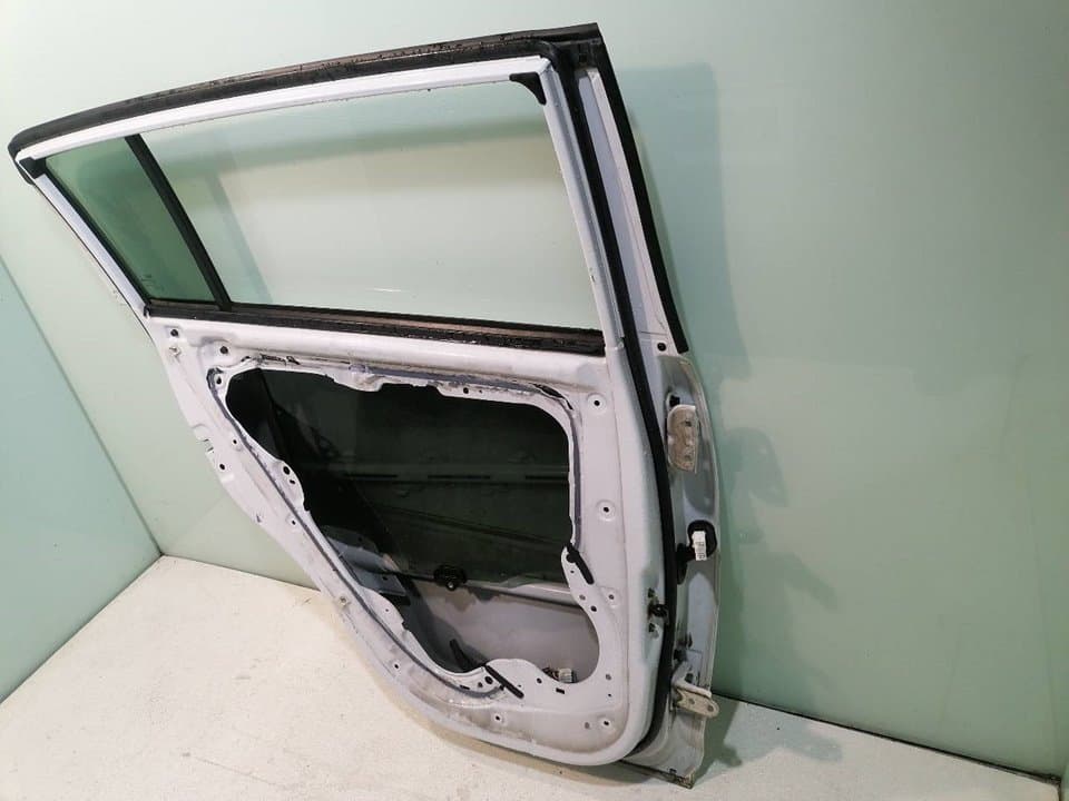 Puerta trasera izquierda KIA SPORTAGE 3
