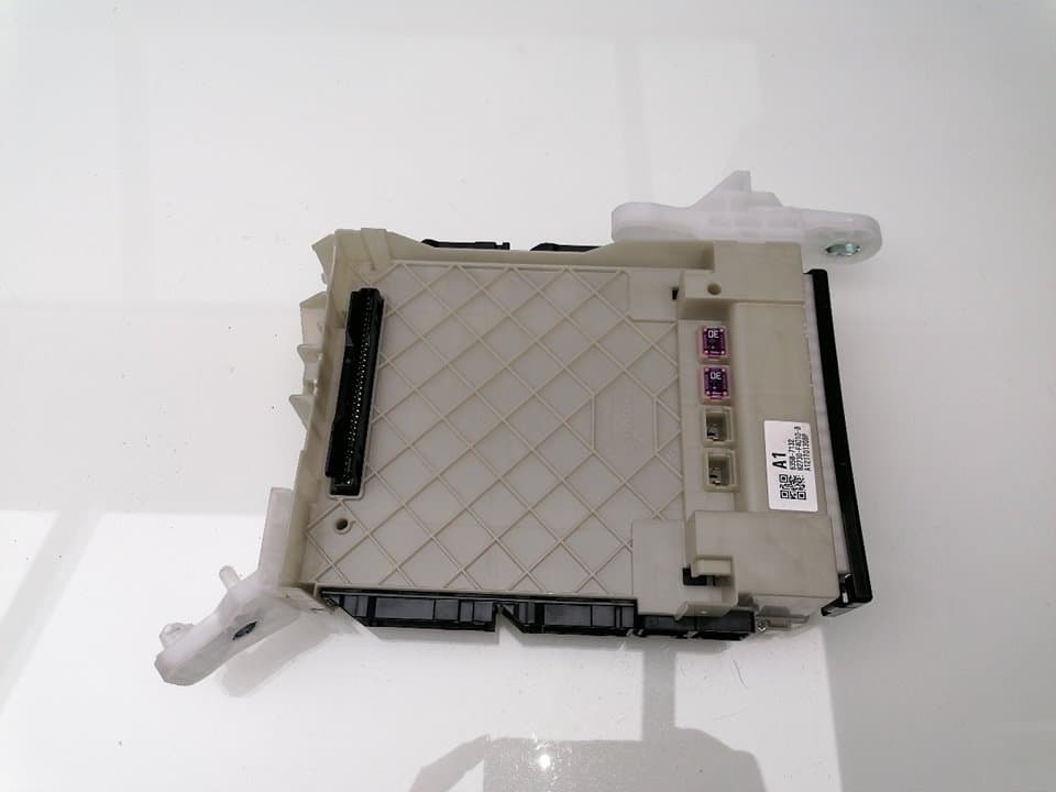 Caja reles / fusibles TOYOTA C-HR