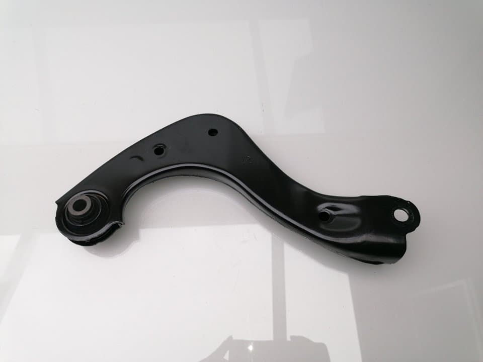 Brazo suspension superior trasero derecho TOYOTA C-HR 2