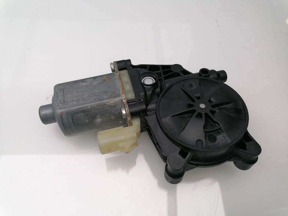 Motor elevalunas delantero derecho MERCEDES-BENZ SPRINTER III FURGÓN RWD / AWD (02-2018->) 4