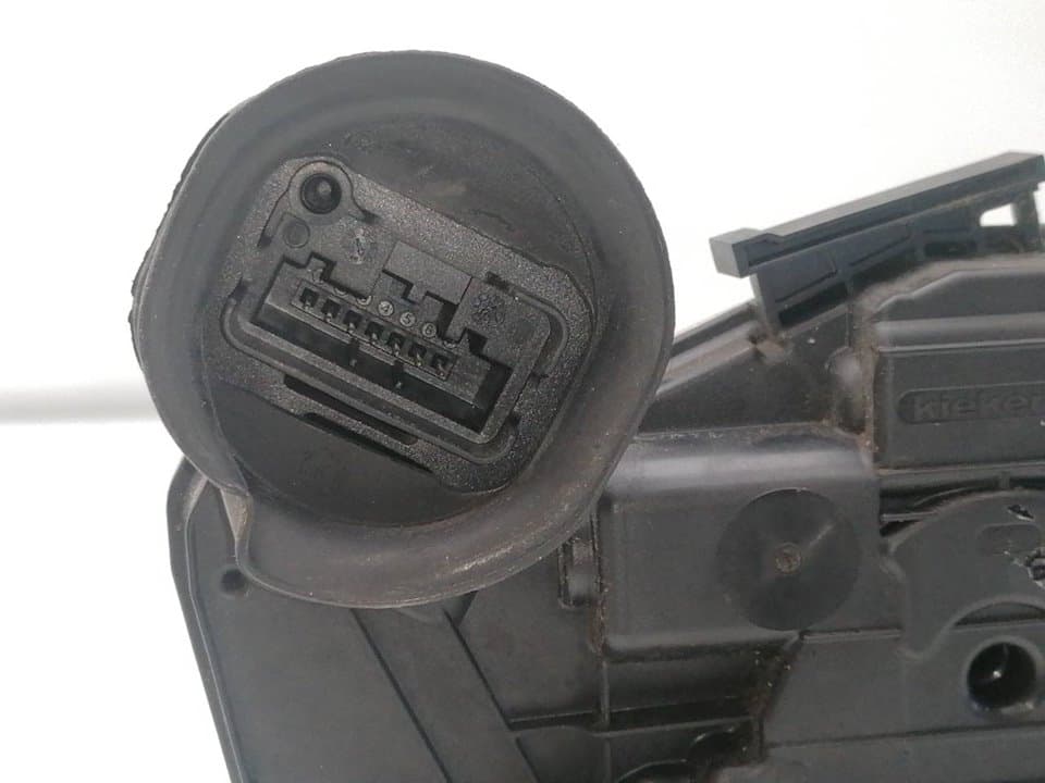 Cerradura puerta trasera izquierda VOLKSWAGEN GOLF VI VARIANT (AJ5) 4