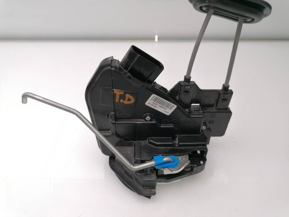 Cerradura puerta trasera derecha KIA NIRO 3