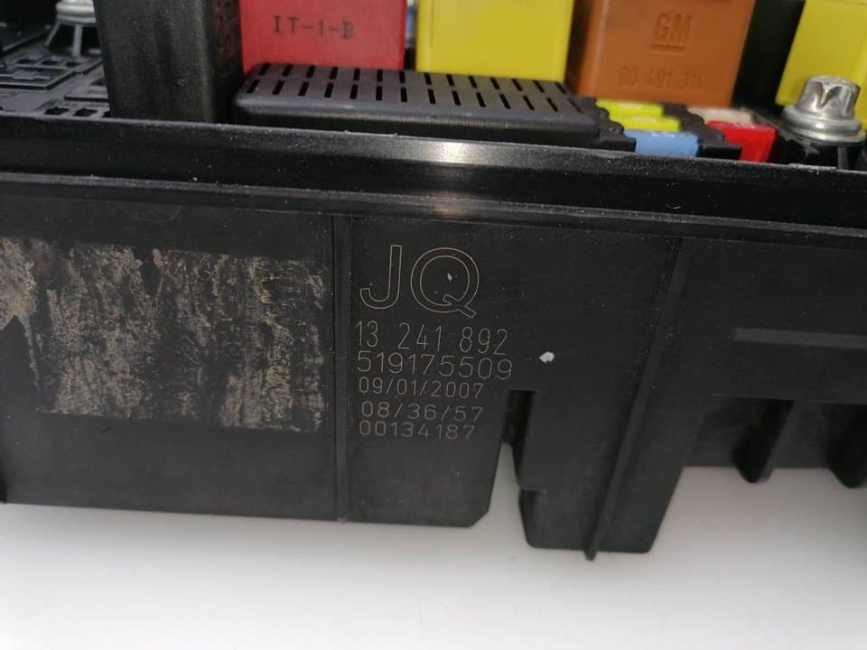 Caja reles / fusibles OPEL VECTRA C CARAVAN 3
