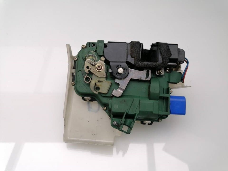 Cerradura puerta delantera derecha VOLKSWAGEN POLO BERLINA (6N2) 4