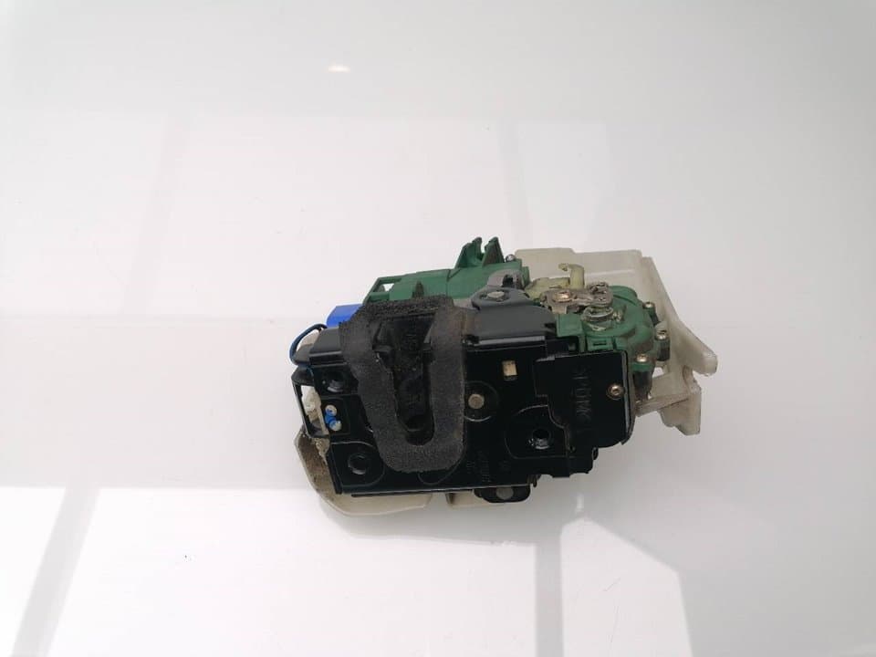 Cerradura puerta delantera derecha VOLKSWAGEN POLO BERLINA (6N2)