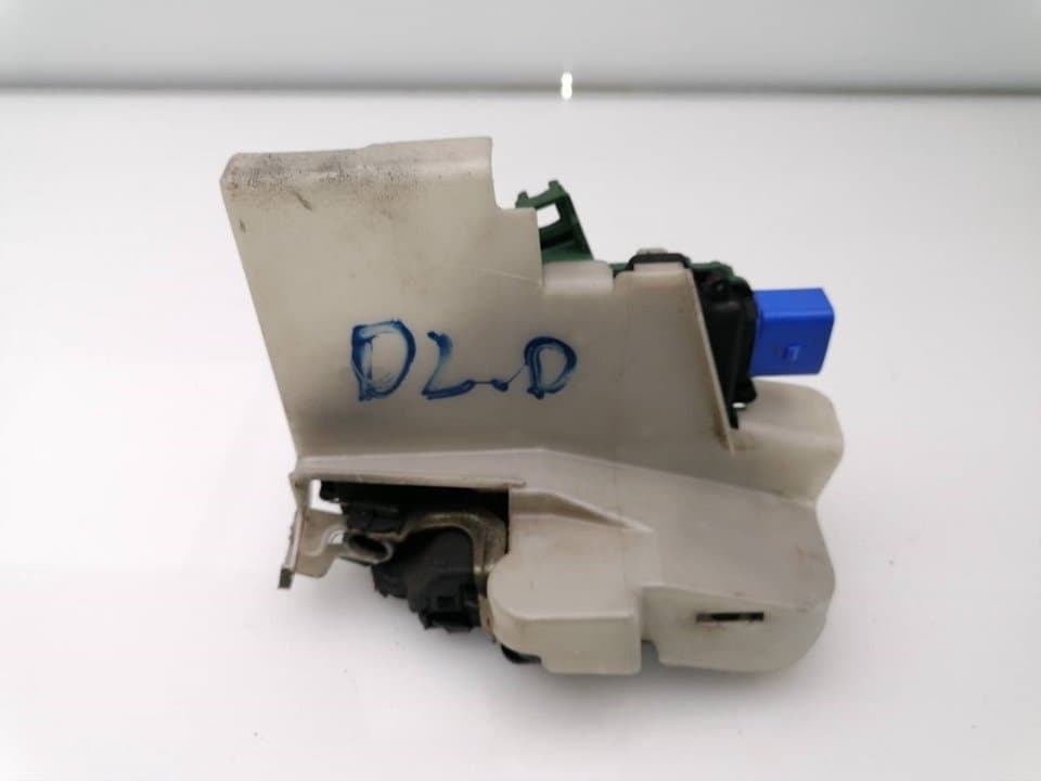 Cerradura puerta delantera derecha VOLKSWAGEN POLO BERLINA (6N2) 2