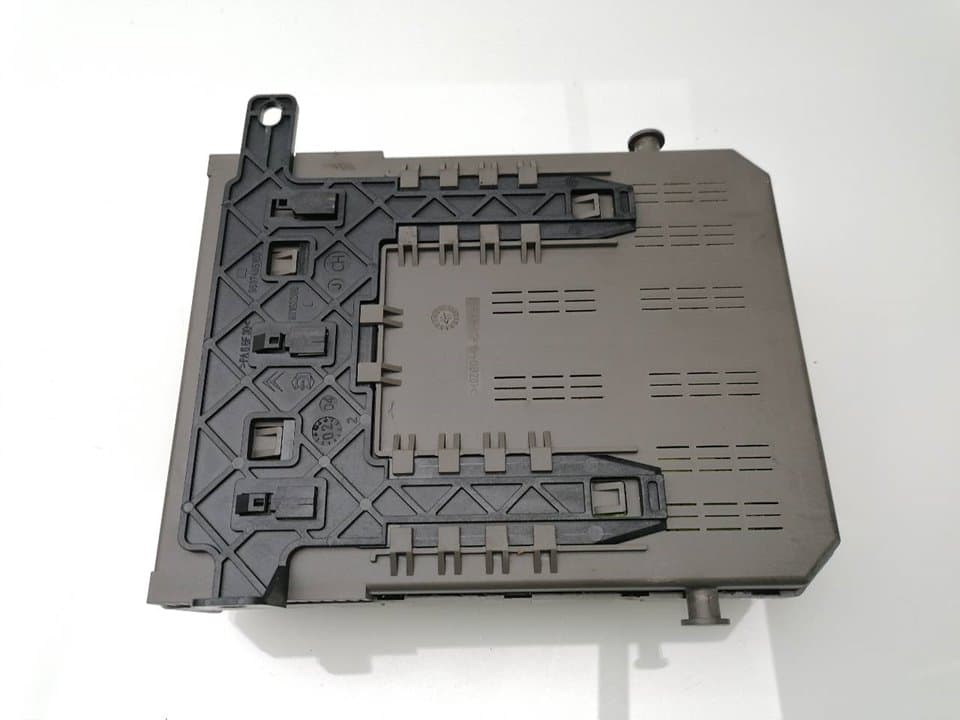 Caja reles / fusibles CITROEN C5 BERLINA 3
