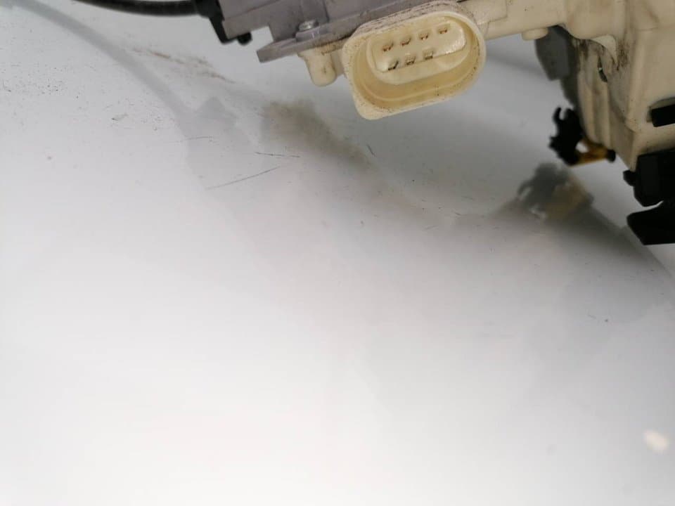 Cerradura puerta trasera derecha SEAT LEON (1P1) 3