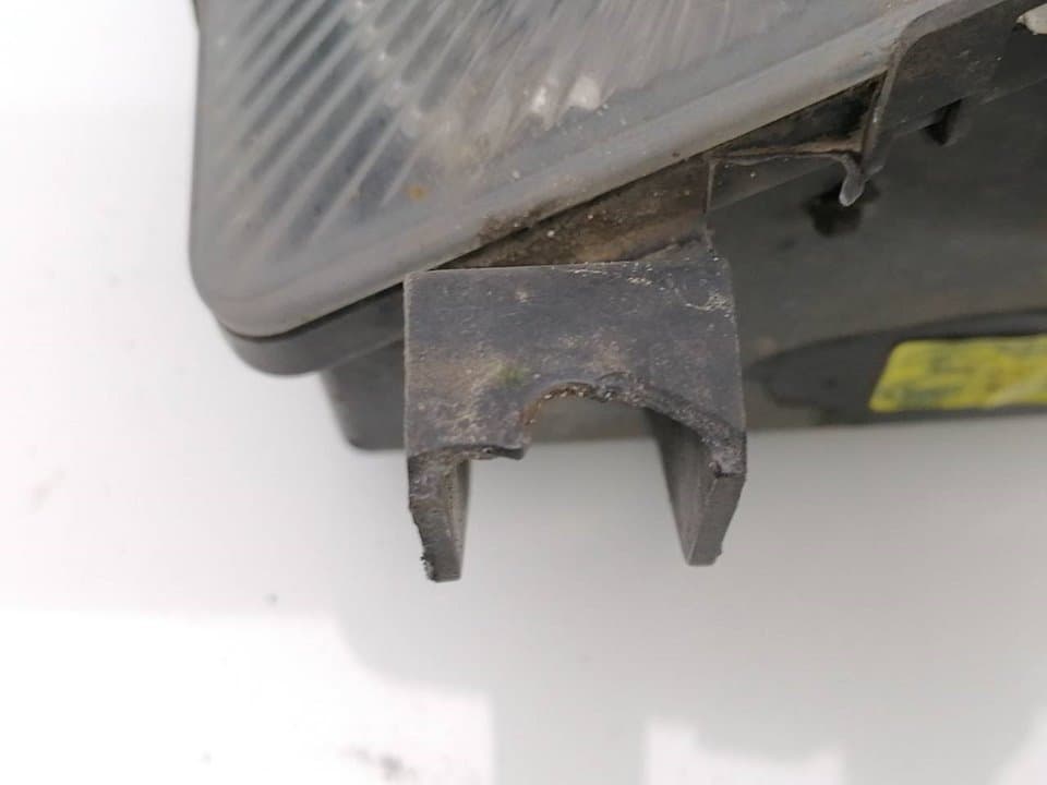 Faro antiniebla izquierdo OPEL ZAFIRA B 4