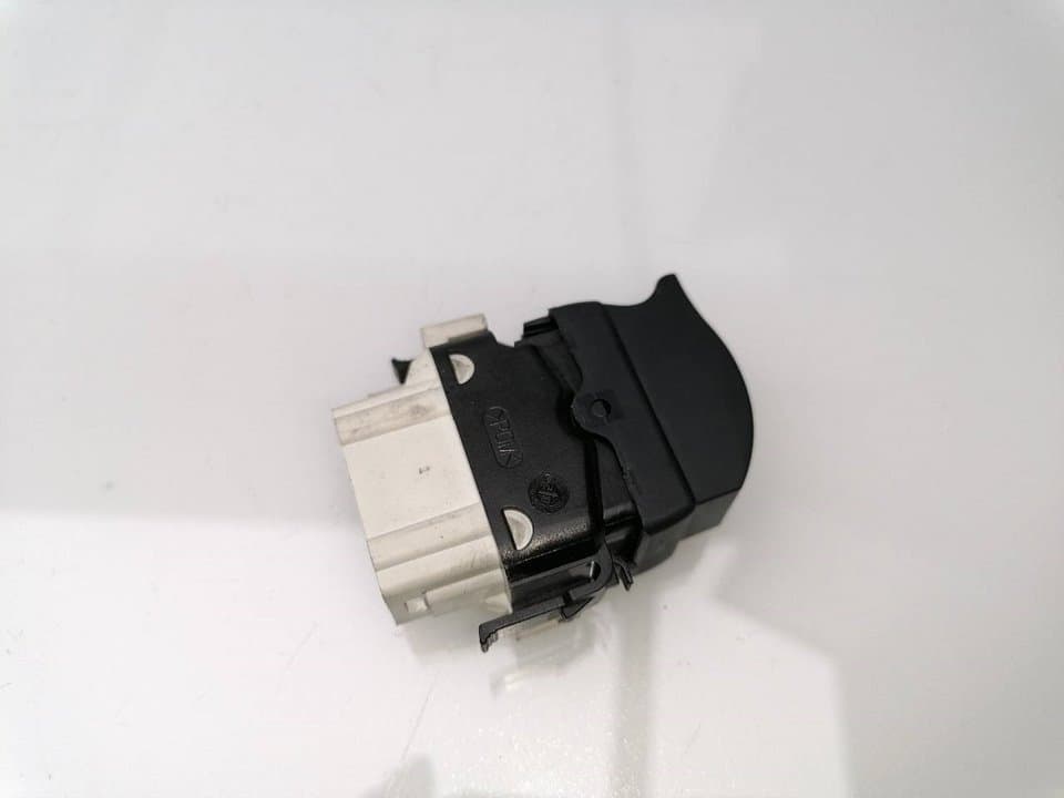 Mando elevalunas delantero derecho RENAULT CLIO II FASE I (B/CBO) 2
