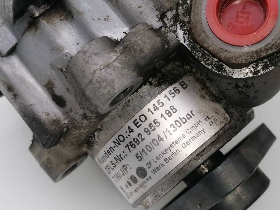 Bomba direccion AUDI A8 (4E2) 2