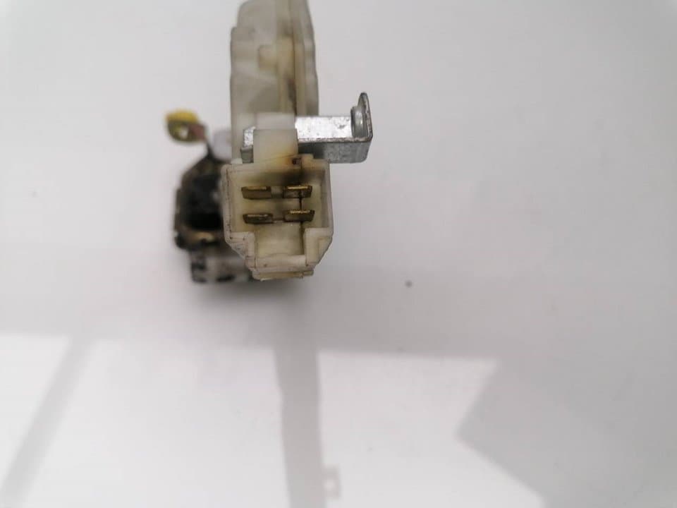 Cerradura puerta delantera derecha NISSAN TERRANO/TERRANO.II (R20) 2