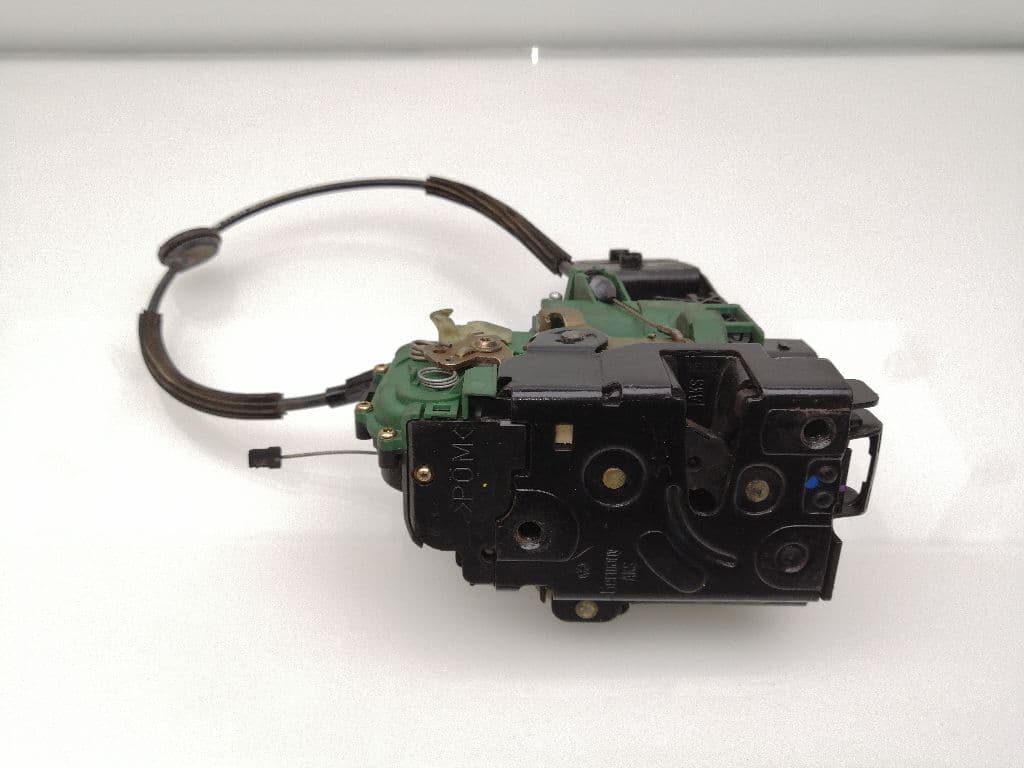 Cerradura puerta delantera izquierda VOLKSWAGEN PASSAT LIM