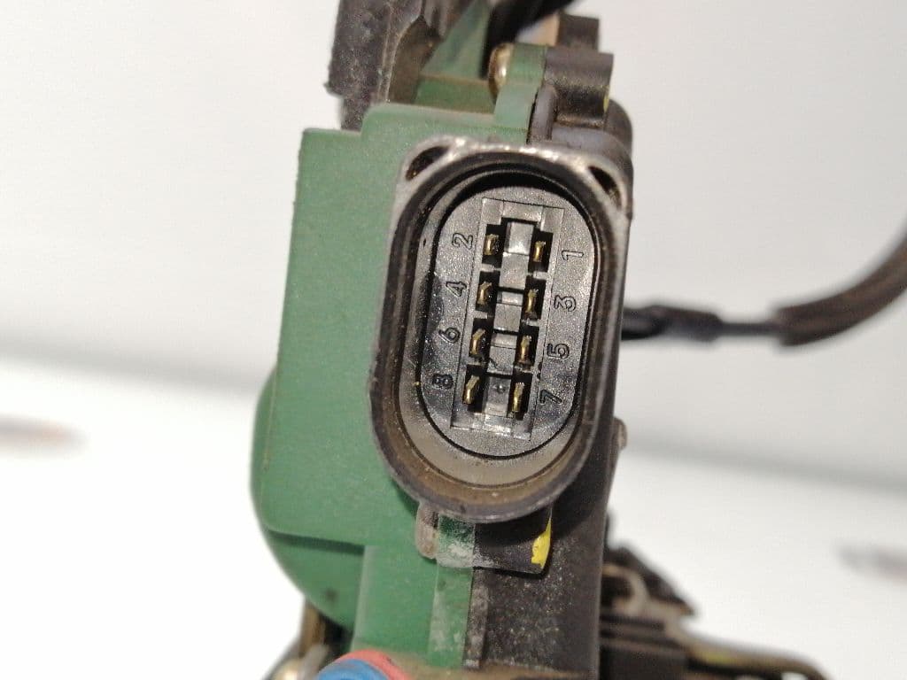 Cerradura puerta delantera izquierda VOLKSWAGEN PASSAT LIM 2