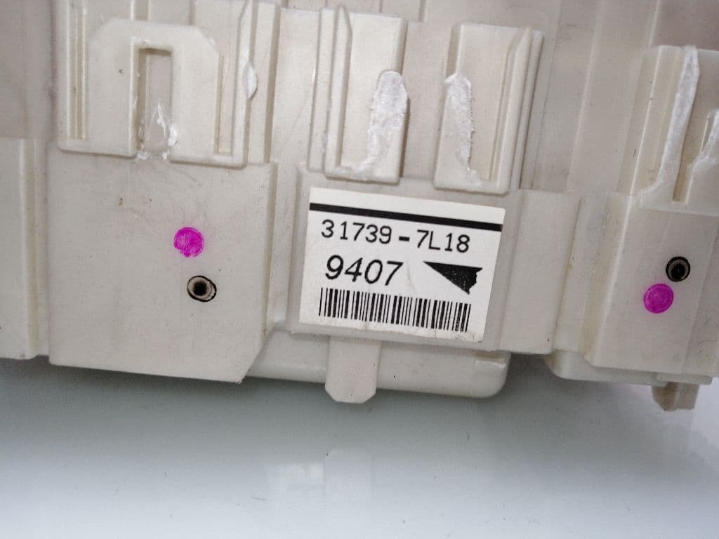 Caja reles / fusibles TOYOTA YARIS 5