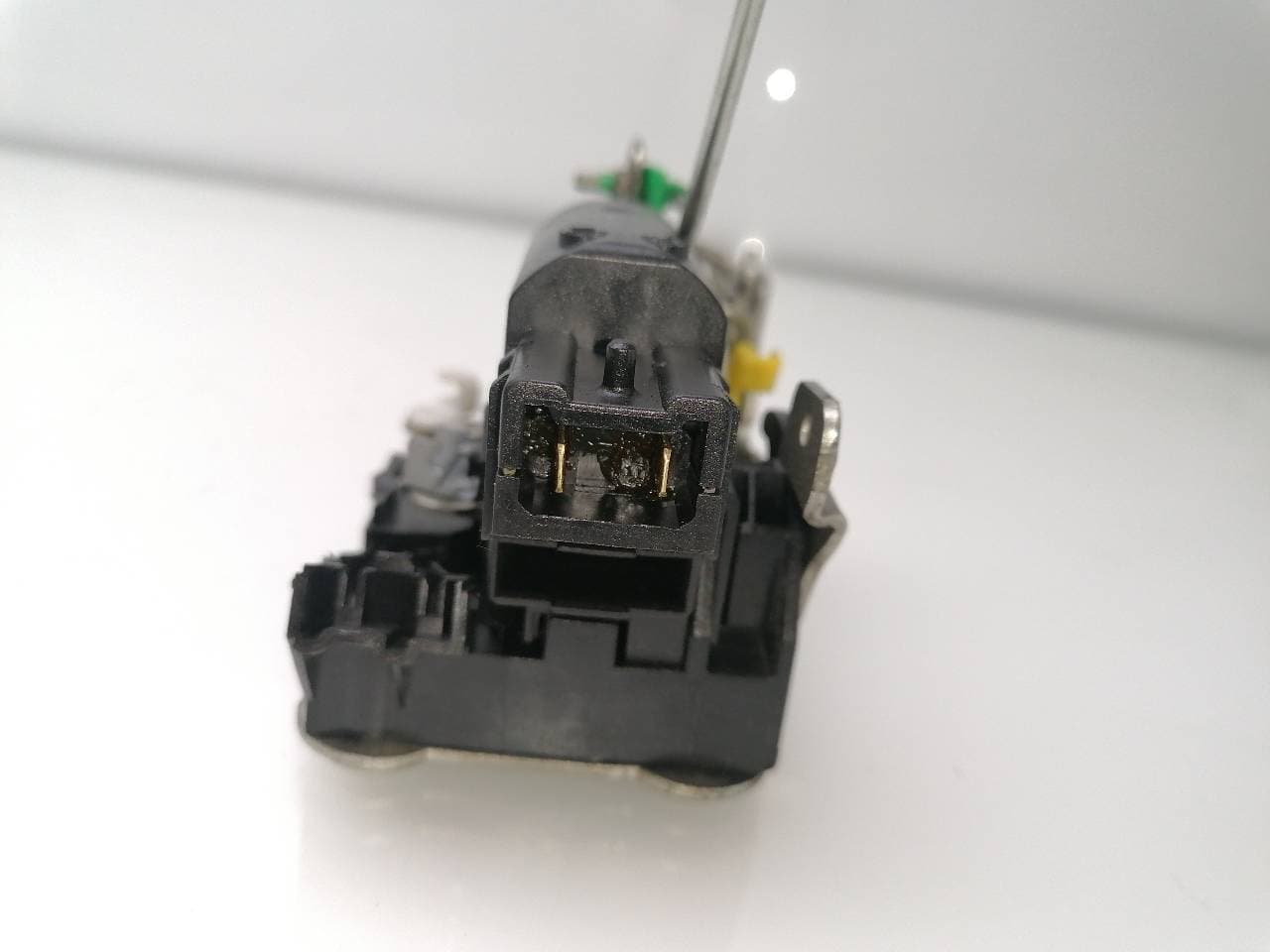 Cerradura puerta delantera derecha IVECO DAILY 2