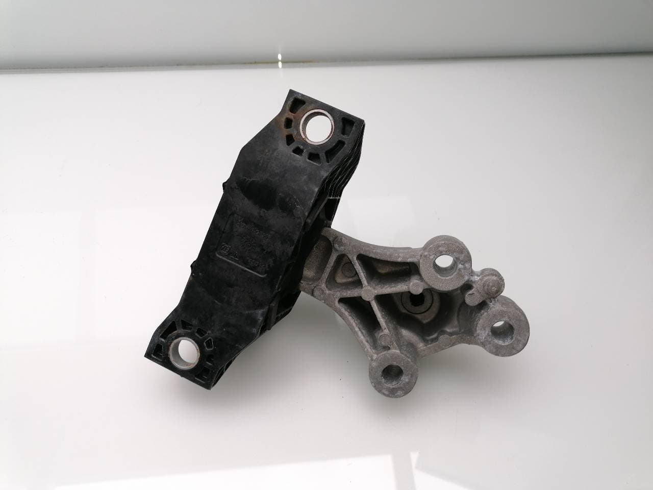 Soporte motor derecho DACIA SANDERO 3