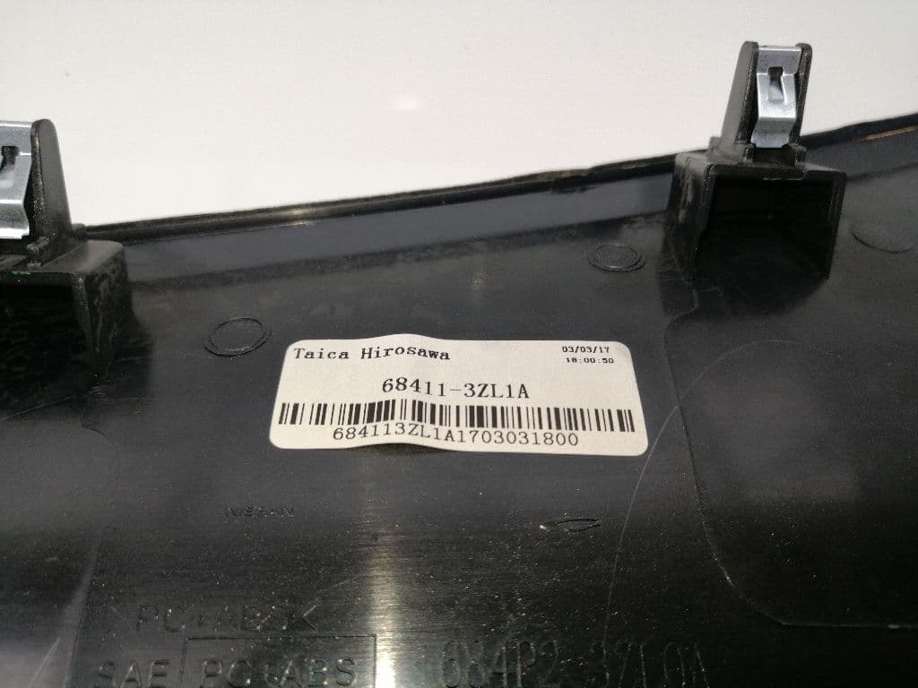 Plastico NISSAN PULSAR (C13) 2