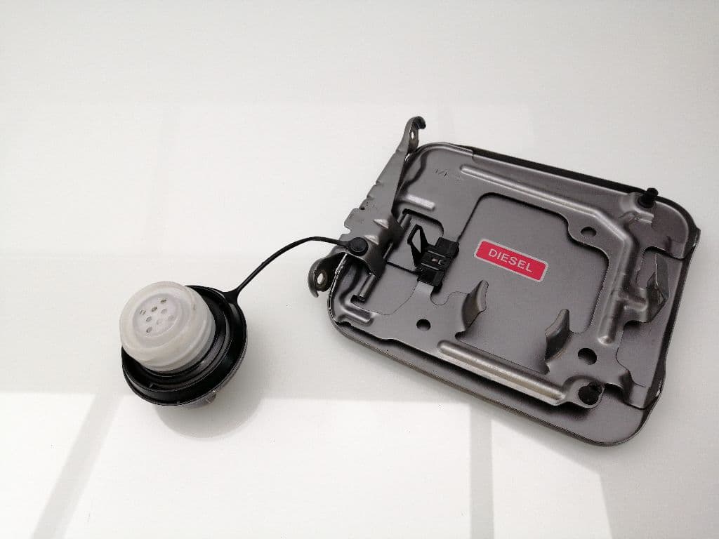 Tapa exterior combustible NISSAN PULSAR (C13) 2