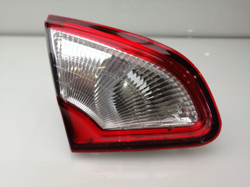 Piloto trasero izquierdo NISSAN QASHQAI (J10)