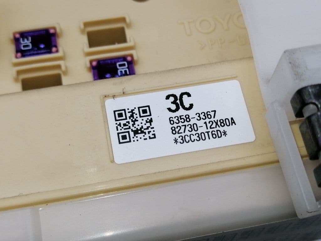Caja reles / fusibles TOYOTA AURIS 4