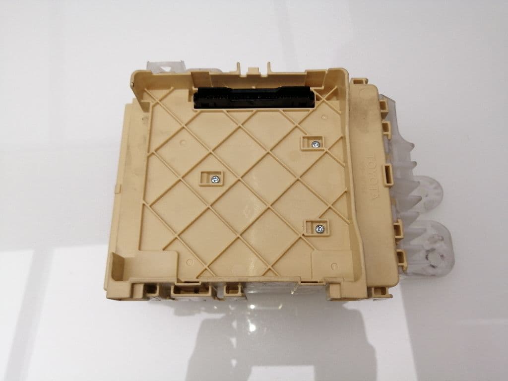 Caja reles / fusibles TOYOTA AURIS 3
