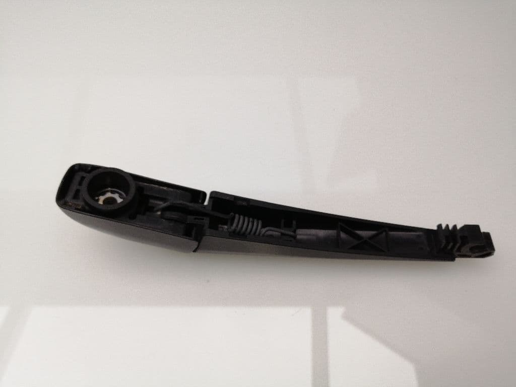 Brazo limpia trasero TOYOTA AURIS 3