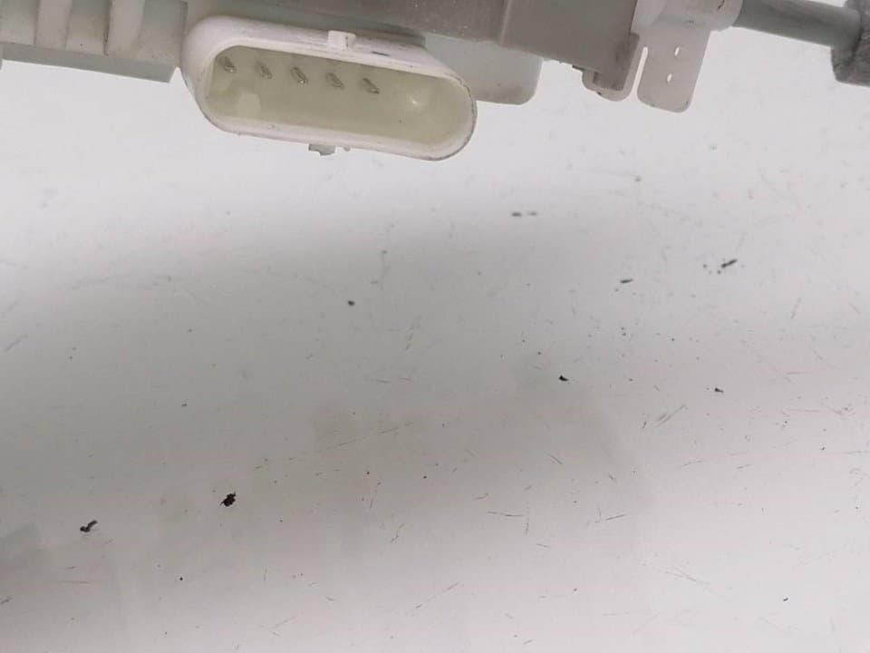 Cerradura puerta trasera izquierda AUDI A4 AVANT (8W5) 2