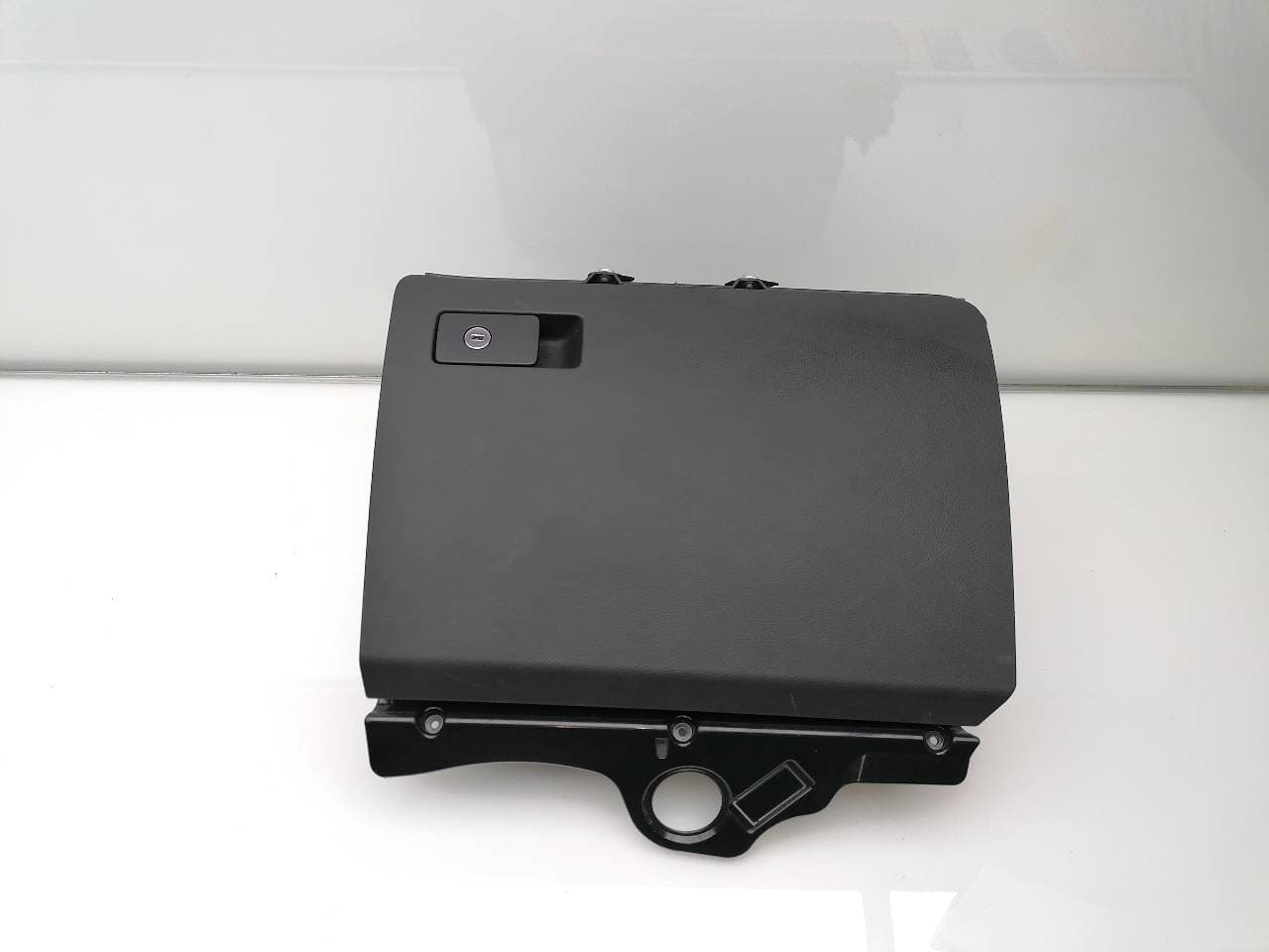 Guantera VOLKSWAGEN PASSAT (321/23/27/31)
