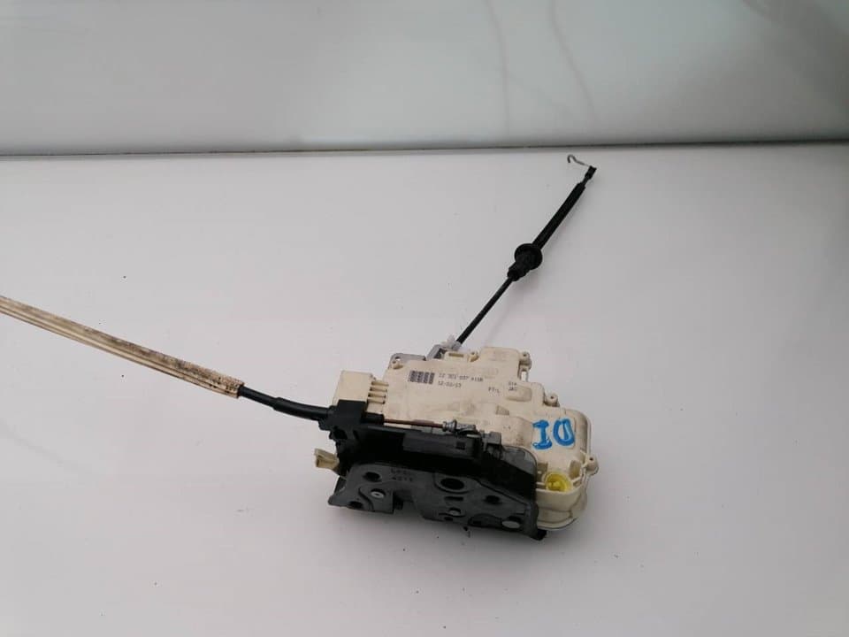 Cerradura puerta delantera izquierda VOLKSWAGEN PASSAT (321/23/27/31)