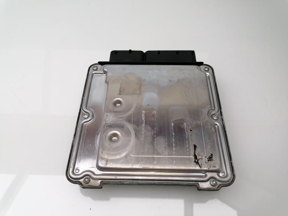 Centralita motor uce VOLKSWAGEN GOLF V BERLINA (1K1) 3