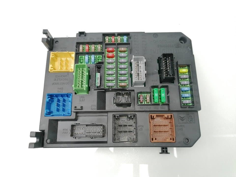 Caja reles / fusibles DS 4
