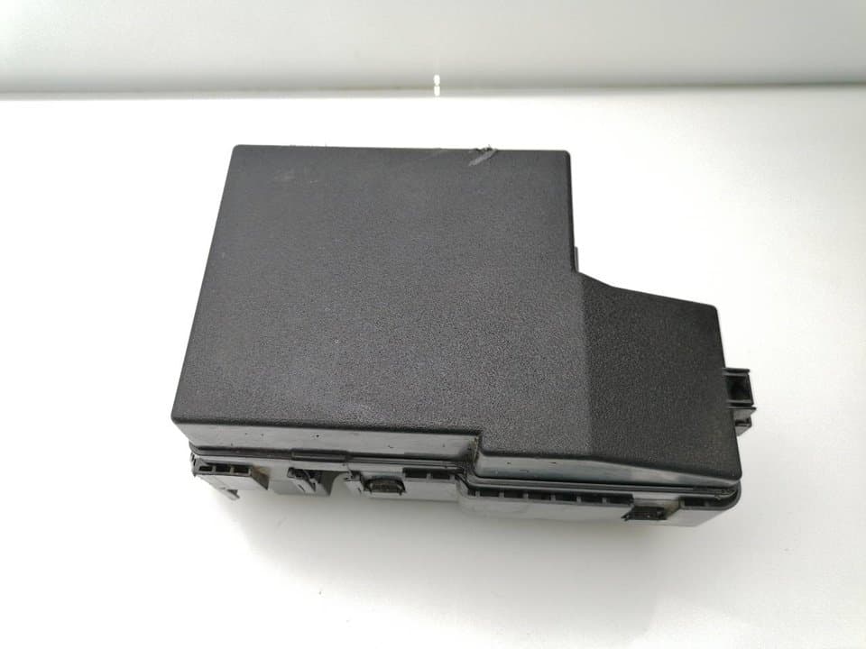 Caja reles / fusibles MITSUBISHI L 200 (K6/7)