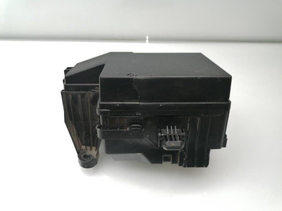 Caja reles / fusibles MITSUBISHI L 200 (K6/7) 2