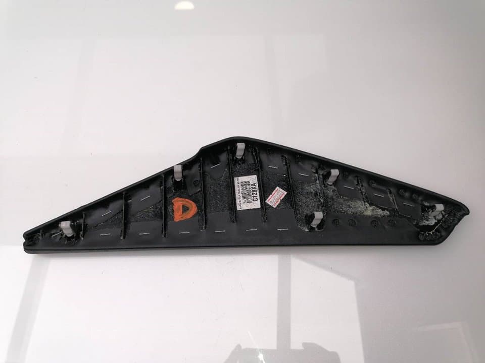 Plastico MITSUBISHI L 200 (K6/7) 3