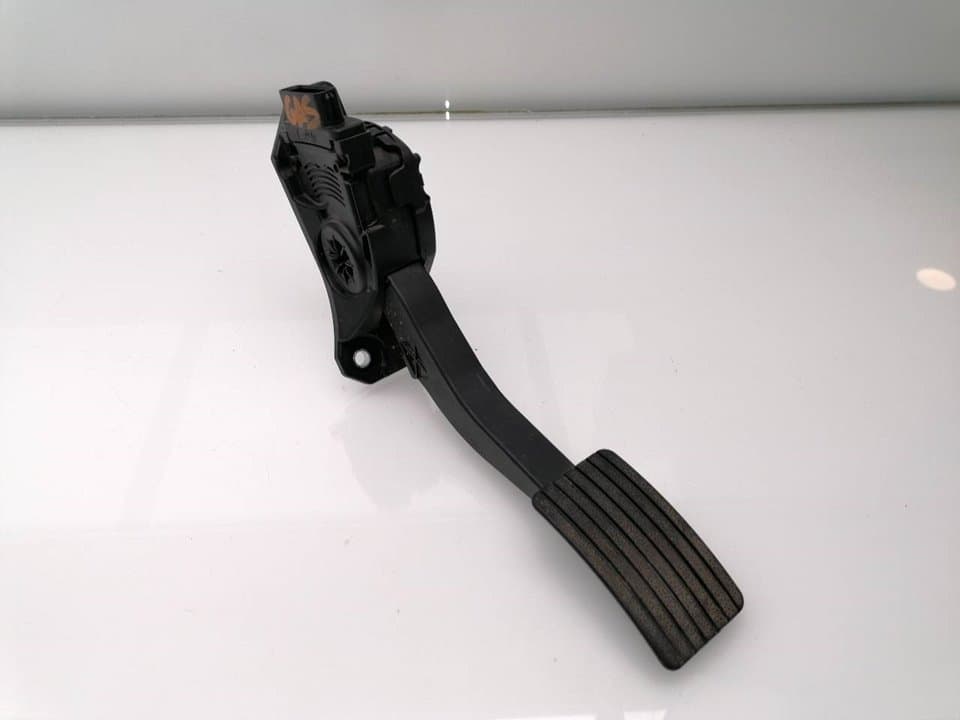 Pedal acelerador MITSUBISHI L 200 (K6/7)