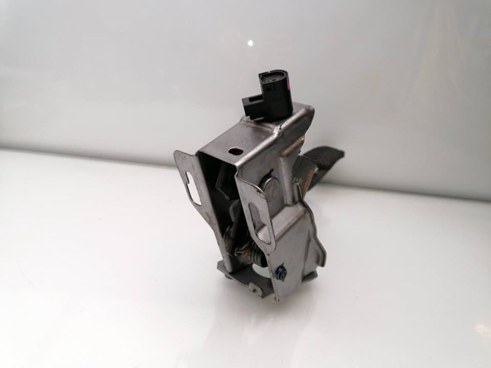 Pedal embrague MITSUBISHI L 200 (K6/7) 3
