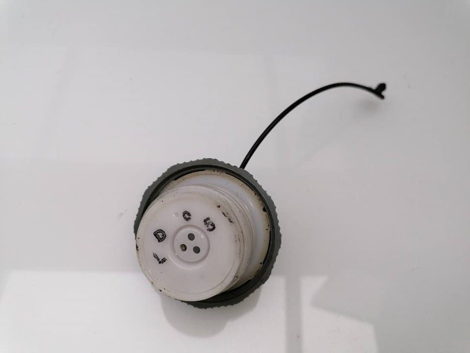 Tapa exterior combustible MITSUBISHI L 200 (K6/7) 2