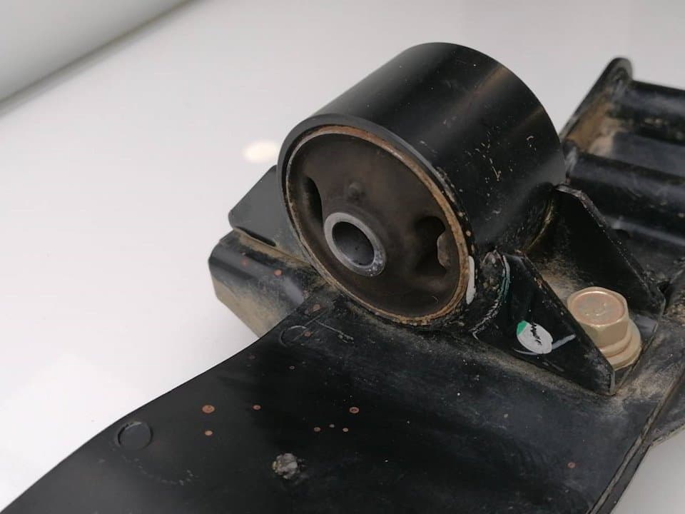 Soporte cambio MITSUBISHI L 200 (K6/7) 2