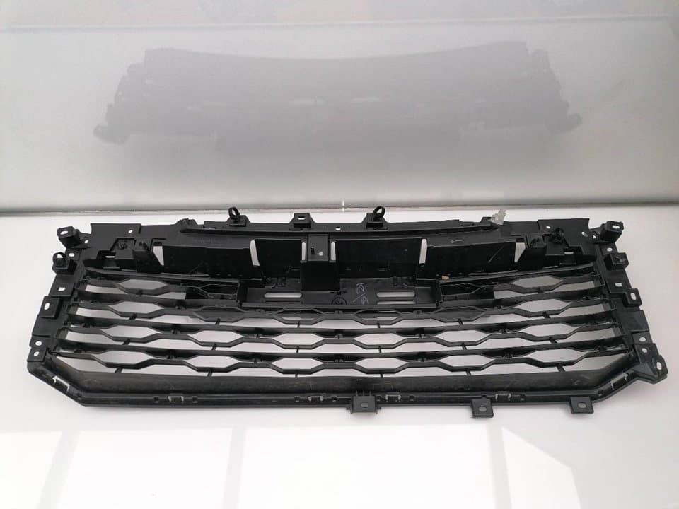 Rejilla delantera MITSUBISHI L 200 (K6/7) 3