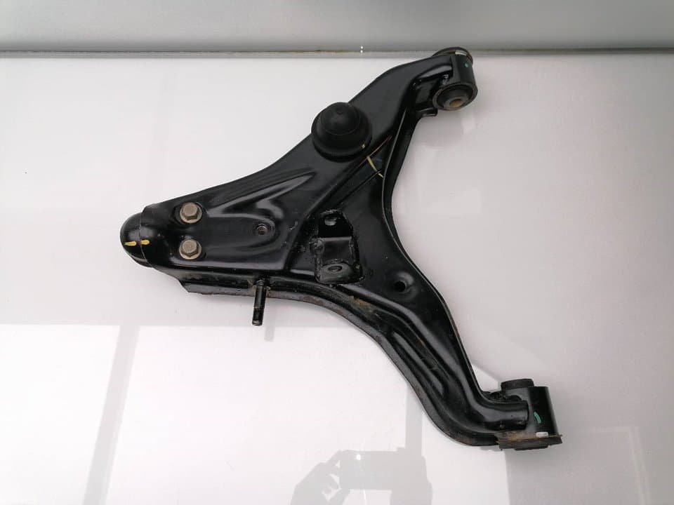 Brazo suspension inferior delantero derecho MITSUBISHI L 200 (K6/7)