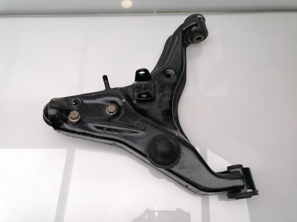 Brazo suspension inferior delantero izquierdo MITSUBISHI L 200 (K6/7)