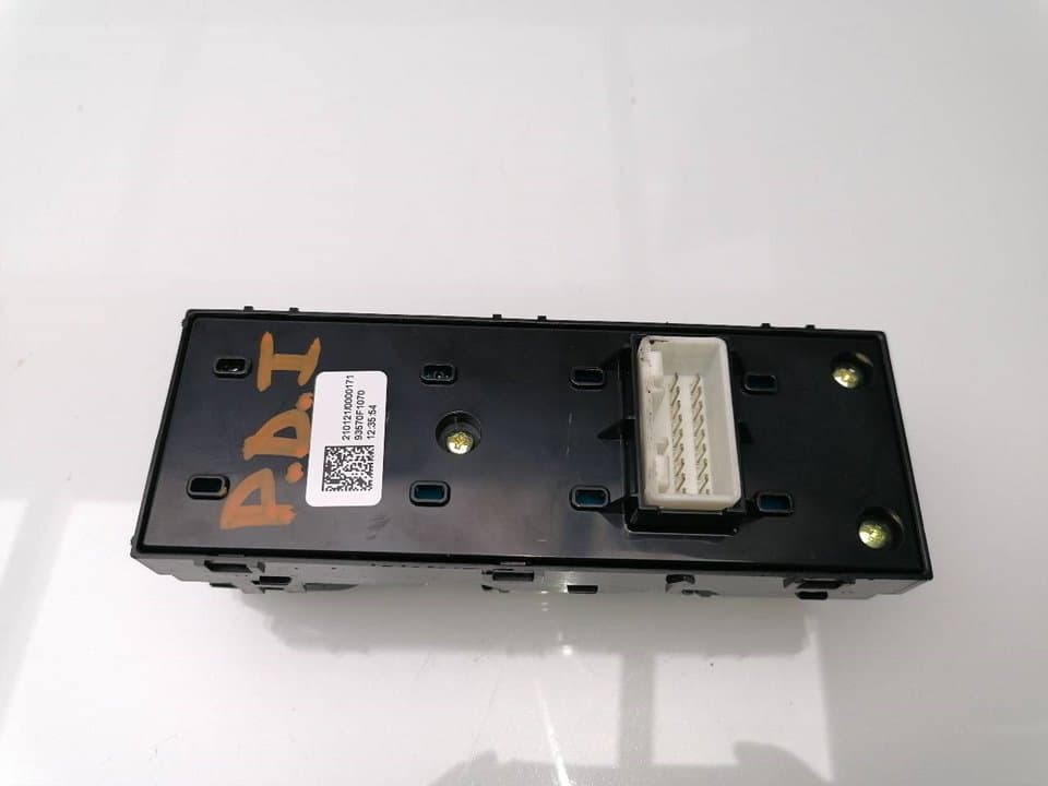 Mando elevalunas delantero izquierdo KIA SPORTAGE 3