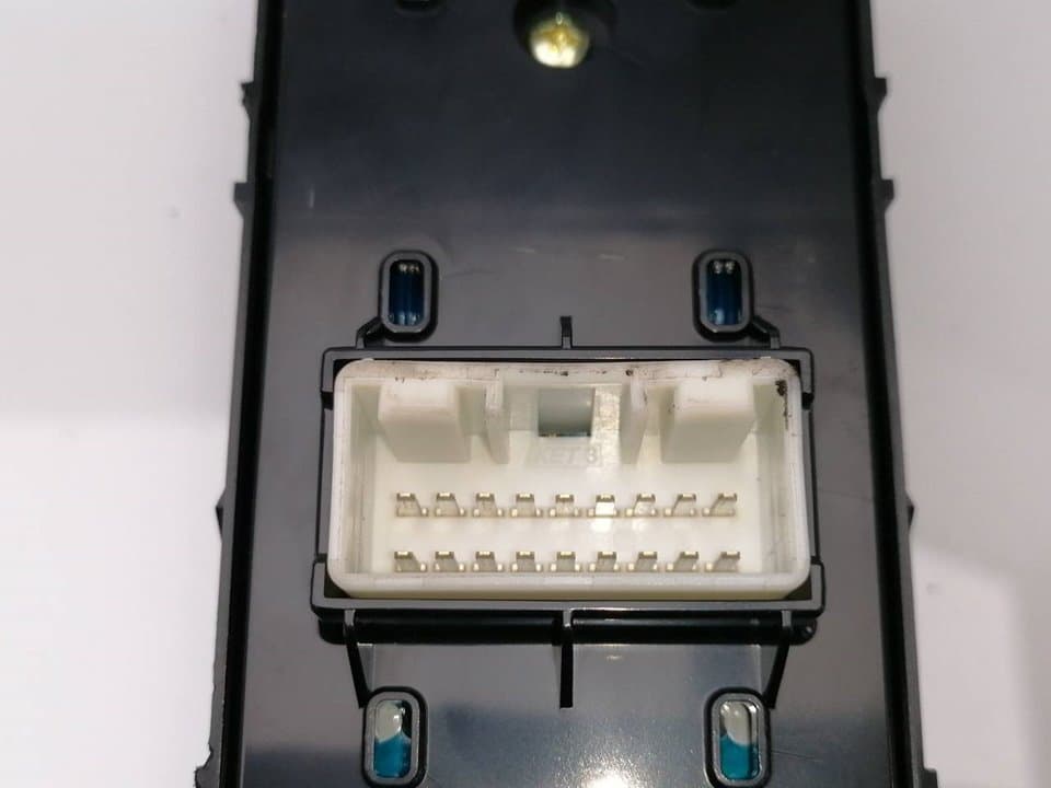 Mando elevalunas delantero izquierdo KIA SPORTAGE 2
