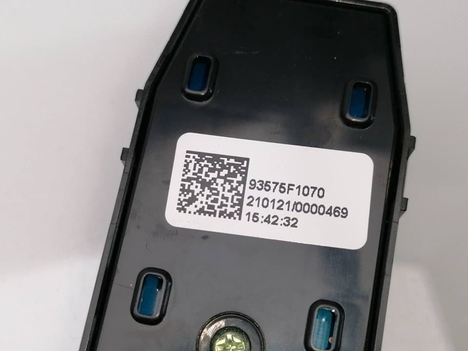 Mando elevalunas delantero derecho KIA SPORTAGE 3