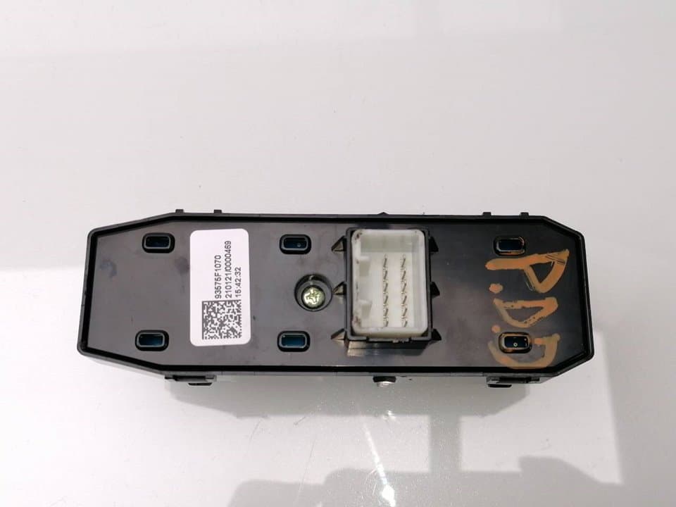 Mando elevalunas delantero derecho KIA SPORTAGE 2
