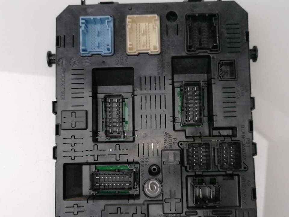 Caja reles / fusibles PEUGEOT 308 3