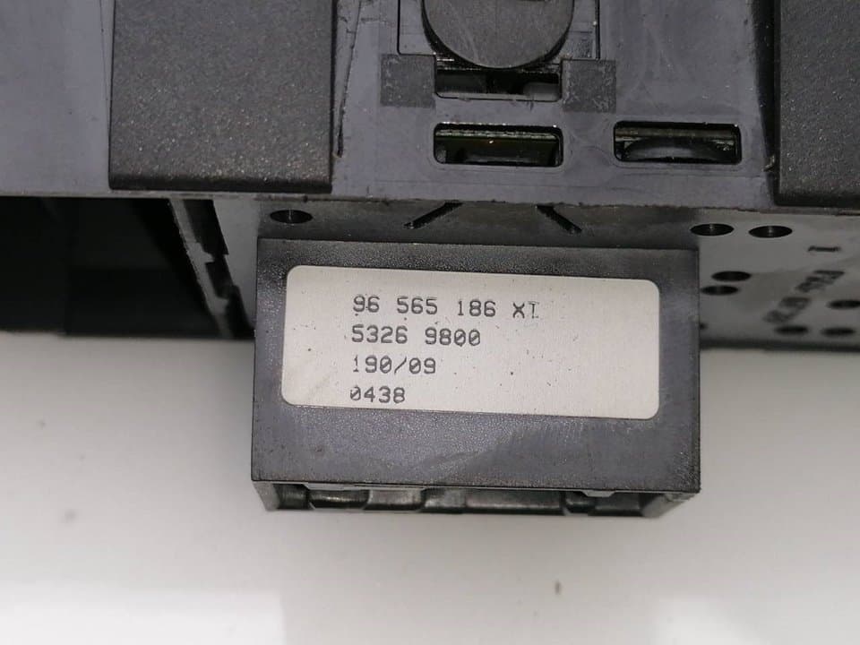 Mando elevalunas delantero izquierdo PEUGEOT 308 4