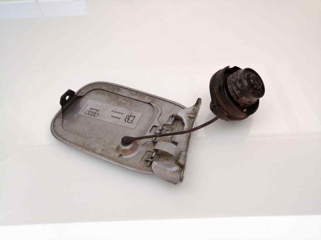 Tapa exterior combustible AUDI A4 BERLINA (8E) 3