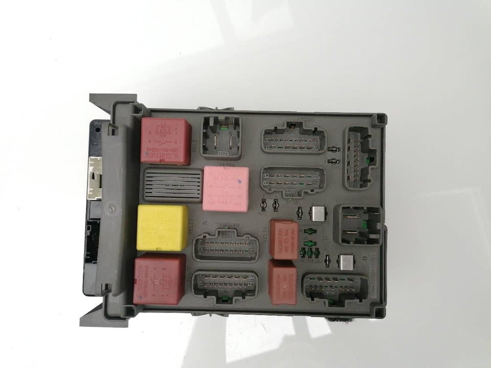 Caja reles / fusibles RENAULT VEL SATIS (BJ0) 2